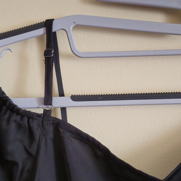 Women's Black V-Neck Cold Shoulder Button Front Spaghetti Strap Blouse Size L - Picture 11 of 13